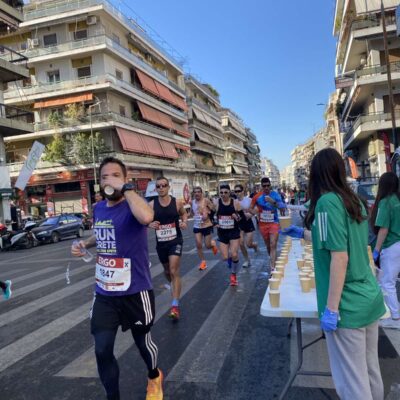 Ομάδα εθελοντών στον Ημιμαραθώνιο της Αθήνας